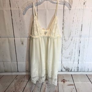 Flora cream colored teddy. Sz L.